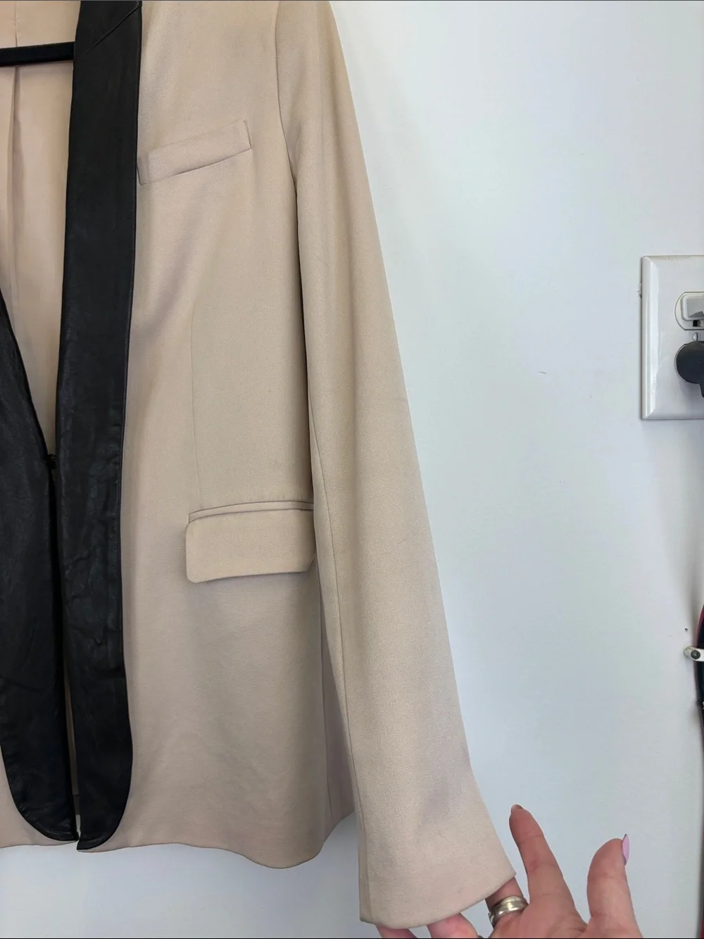 Alice And Olivia Jacket Beige With Black Lamb skin Collar Size small